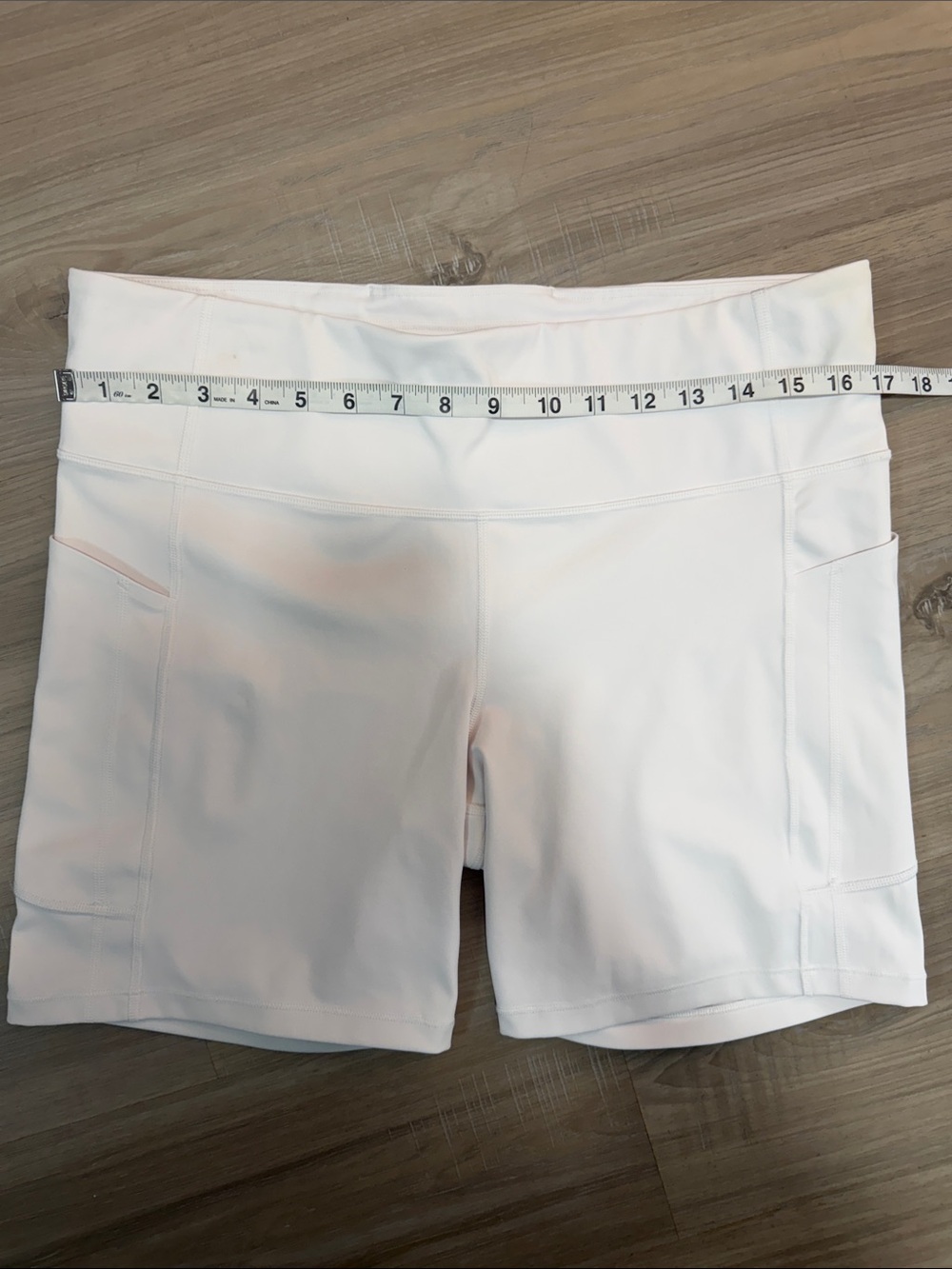 Athleta White Ultimate Stash II 7" Shorts. Sz XL - Picture 4 of 9